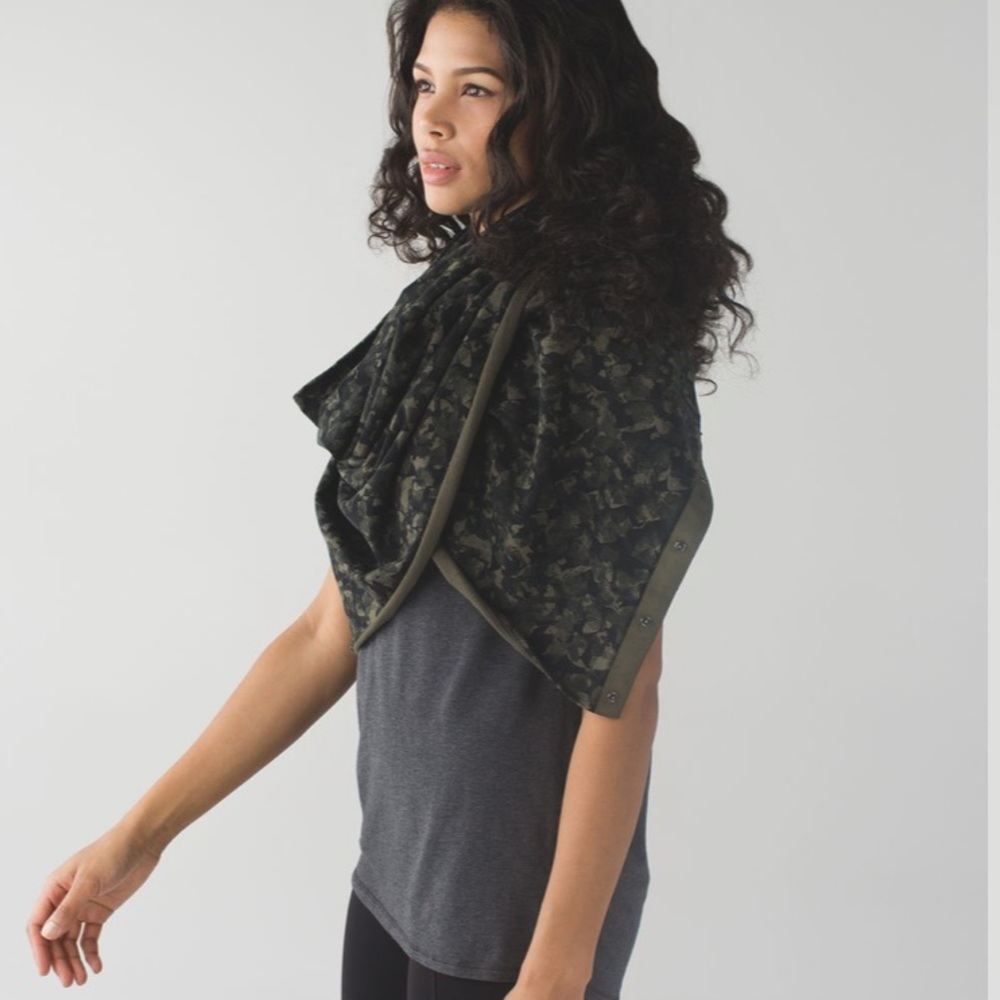 Lululemon Vinyasa Scarf in Mystic Jungle Green and Black